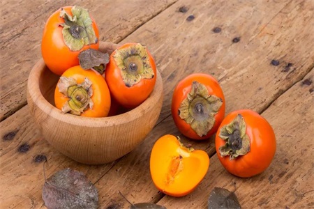 eat persimmons