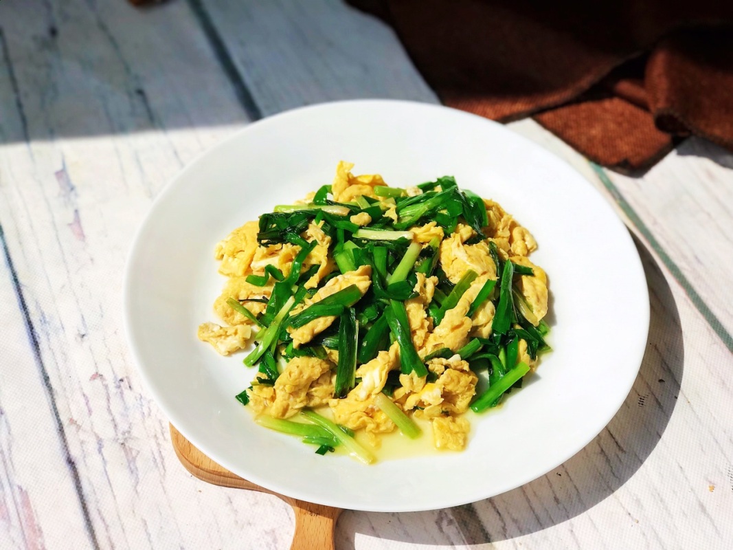 how-to-cook-stir-fried-eggs-with-leek-think-recipe